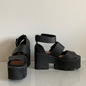 LAMODA (DOLLSKILL) BLACK CHUNKY PLATFORM SHOES